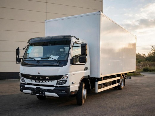 Mitsubishi Fuso Canter FUSO Canter 7C18