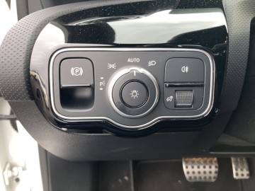 Mercedes-Benz A 200d paket AMG premium (foto 20)