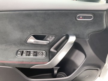 Mercedes-Benz A 200d paket AMG premium (foto 23)