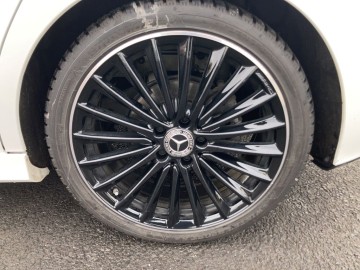 Mercedes-Benz A 200d paket AMG premium (foto 25)