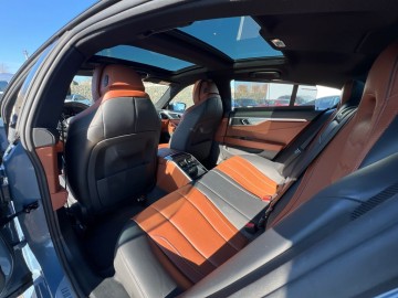 BMW M850 M850i xDrive (foto 30)