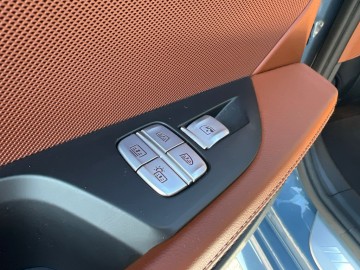 BMW M850 M850i xDrive (foto 31)