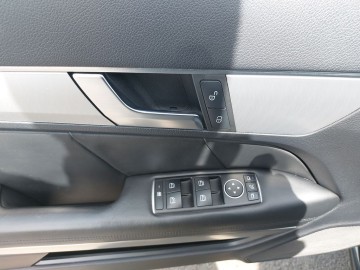 Mercedes-Benz E 350 E 350D kupé (foto 23)