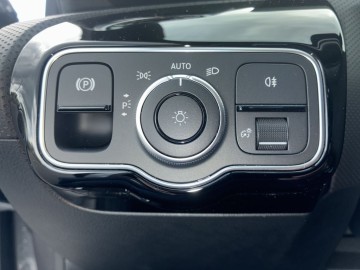 Mercedes-Benz A 180 d paket AMG Premium (foto 20)