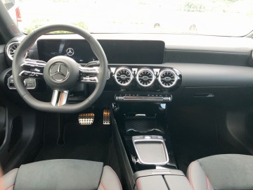 Mercedes-Benz A 200 d AMG Style Edition (foto 15)