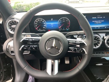Mercedes-Benz A 200 d AMG Style Edition (foto 17)