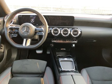 Mercedes-Benz CLA 250 e Shooting Brake (foto 15)