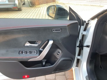 Mercedes-Benz CLA 250 e Shooting Brake (foto 39)