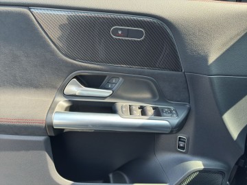 Mercedes-Benz GLA 200 AMG Style Edition (foto 23)