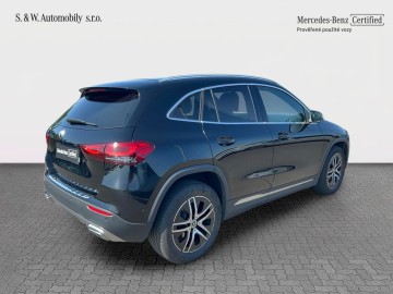Mercedes-Benz GLA 180 (foto 4)