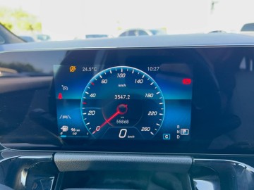 Mercedes-Benz GLA 180 (foto 16)