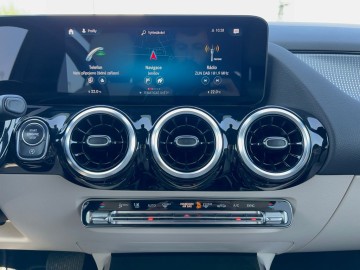 Mercedes-Benz GLA 180 (foto 18)