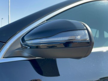 Mercedes-Benz GLA 180 (foto 22)