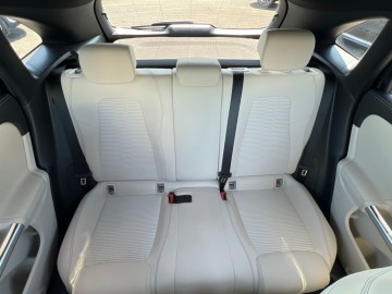 Mercedes-Benz GLA 180 (foto 30)