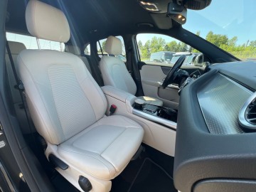 Mercedes-Benz GLA 180 (foto 31)