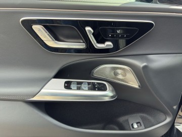 Mercedes-Benz E 300 de 4MATIC kombi (foto 23)