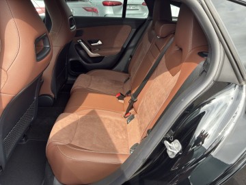 Mercedes-Benz CLA 200 d Shooting Brake AMG Style Edition (foto 13)
