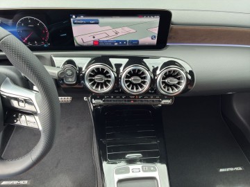 Mercedes-Benz CLA 200 d Shooting Brake AMG Style Edition (foto 18)