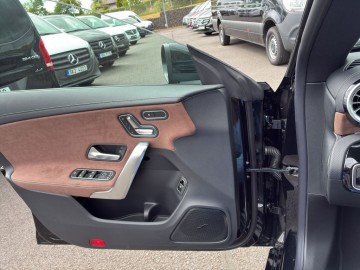 Mercedes-Benz CLA 200 d Shooting Brake AMG Style Edition (foto 21)