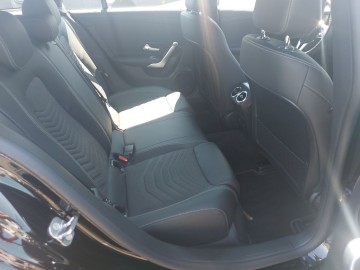 Mercedes-Benz CLA 180 d Shooting Brake (foto 10)