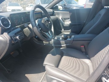 Mercedes-Benz CLA 180 d Shooting Brake (foto 14)