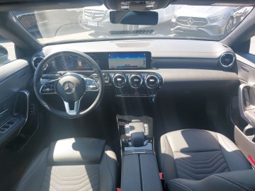 Mercedes-Benz CLA 180 d Shooting Brake (foto 15)