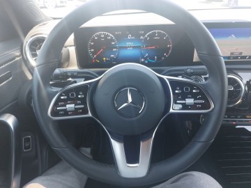 Mercedes-Benz CLA 180 d Shooting Brake (foto 17)