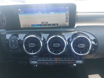 Mercedes-Benz CLA 180 d Shooting Brake (foto 18)