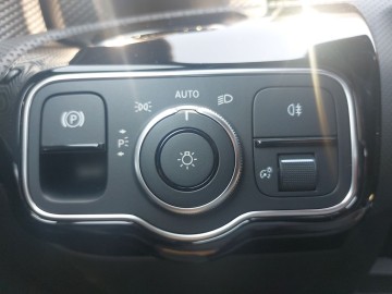 Mercedes-Benz CLA 180 d Shooting Brake (foto 20)