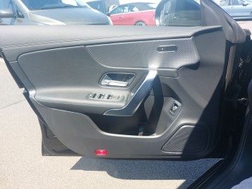 Mercedes-Benz CLA 180 d Shooting Brake (foto 21)