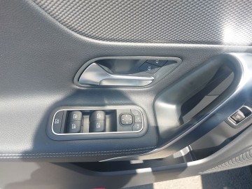 Mercedes-Benz CLA 180 d Shooting Brake (foto 23)