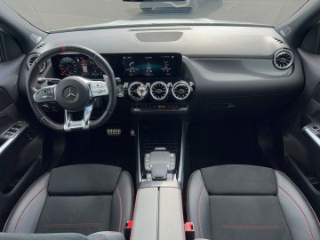 Mercedes-Benz GLA 35 AMG (foto 15)
