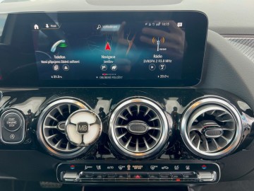 Mercedes-Benz GLA 35 AMG (foto 18)