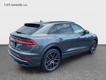 Audi Q8 (foto 4)