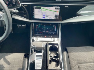 Audi Q8 (foto 18)
