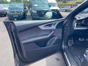 Audi Q8 (foto 21)