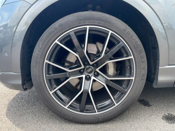 Audi Q8 (foto 25)