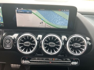 Mercedes-Benz GLA 200 d AMG Style Edition (foto 18)