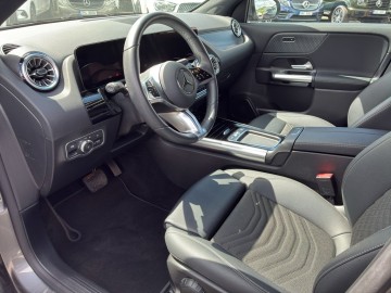 Mercedes-Benz GLA 200 d (foto 14)