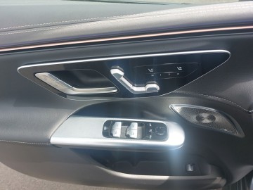 Mercedes-Benz EQE (foto 23)