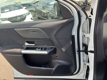 Mercedes-Benz EQA (foto 21)