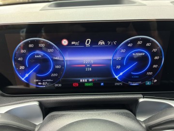 Mercedes-Benz EQB (foto 16)