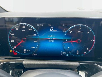Mercedes-Benz GLA 200 d 4MATIC (foto 16)