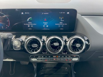 Mercedes-Benz GLA 200 d 4MATIC (foto 18)