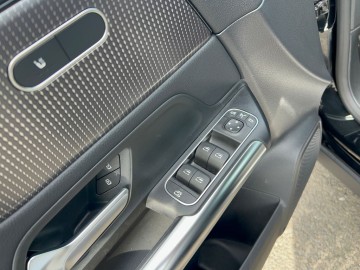 Mercedes-Benz GLA 200 d 4MATIC (foto 23)