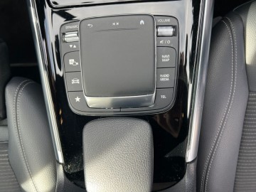 Mercedes-Benz GLA 200 d 4MATIC (foto 30)