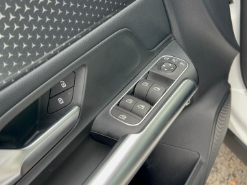 Mercedes-Benz GLA 200 d 4MATIC (foto 23)