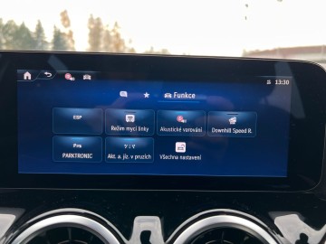 Mercedes-Benz GLA 200 d 4MATIC (foto 27)