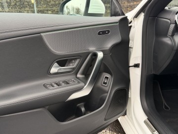 Mercedes-Benz CLA 200 Shooting Brake (foto 21)