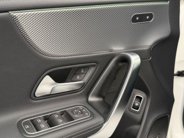 Mercedes-Benz CLA 200 Shooting Brake (foto 23)